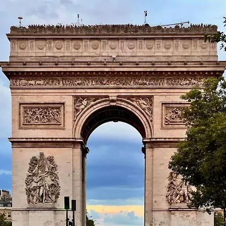 Luxury&exclusive 130sqm Estate 4m Ceilings With Garden View Near Arc De Triomphe&palais Des Congrès *